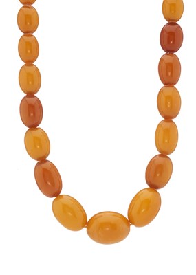 Lot 62 - A graduated amber bead necklace