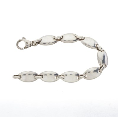 Lot 87 - Tiffany & Co., a silver Pebble bracelet