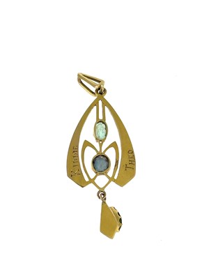 Lot 26 - An Art Nouveau gold, sapphire and emerald...