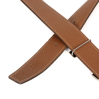 Lot 370 - Hermes, a 2008 reversible enamel H belt, display picture 1