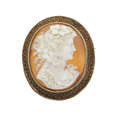 Lot 39 - A mid Victorian gold shell cameo brooch