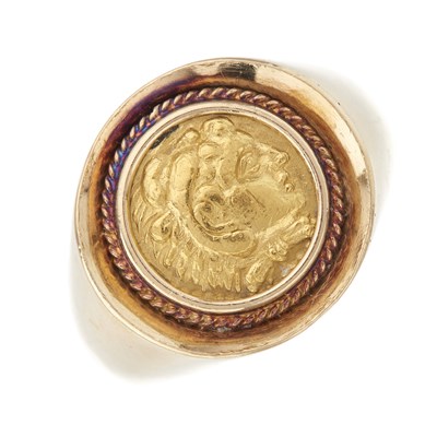 Lot 35 - An 18ct gold signet ring, designed as an...
