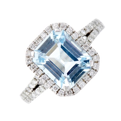 Lot 38 - A 14ct gold aquamarine and brilliant-cut...