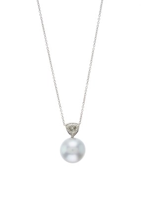 Lot 96 - An 18ct gold South Sea cultured pearl pendant,...