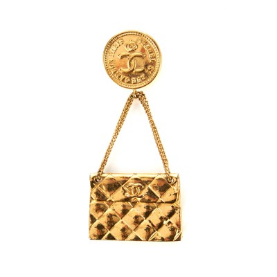 Lot 274 - Chanel, a vintage handbag brooch, featuring...