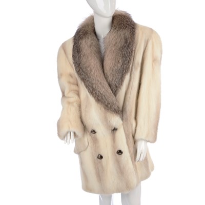 Lot 422 - A ladies azurene mink jacket with crystal fox...