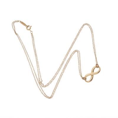 Lot 143 - Tiffany & Co., an 18ct gold Infinity necklace