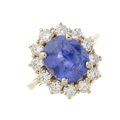 Lot 44 - An 18ct gold unheated Sri Lankan colour change sapphire and diamond cluster ring
