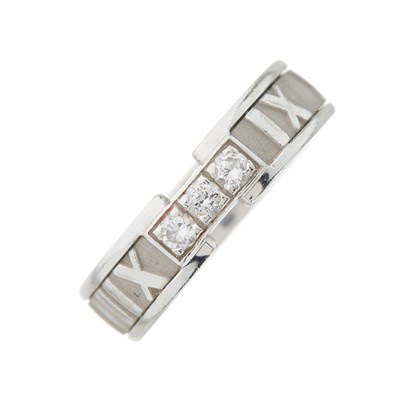 Lot 47 - Tiffany & Co., an 18ct gold brilliant-cut...