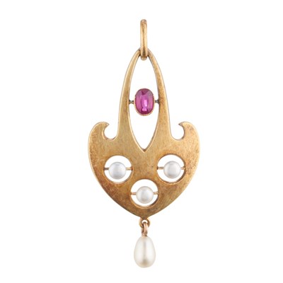 Lot 67 - An Art Nouveau 14ct gold, cushion-shape ruby...