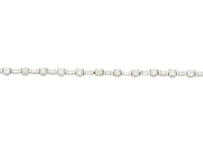 Lot 96 - A 14ct gold alternating brilliant and baguette-...