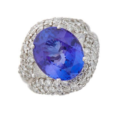 Lot 120 - An 18ct gold oval-shape tanzanite cocktail...