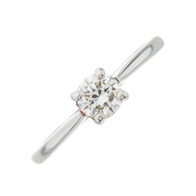 Lot 124 - A platinum brilliant-cut diamond single-stone...