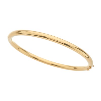 Lot 129 - An 18ct gold hinged bangle, of polished plain...