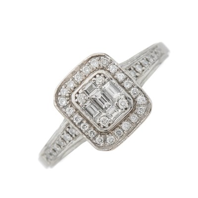 Lot 134 - An 18ct gold vari-cut diamond cluster dress...