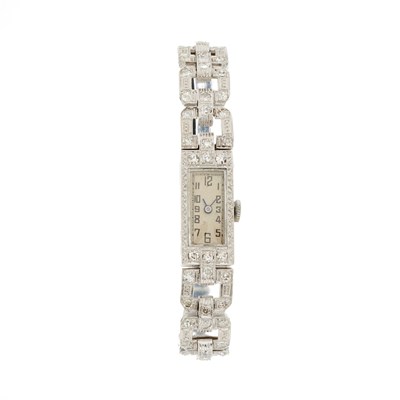 Lot 151 - An Art Deco platinum single-cut diamond...