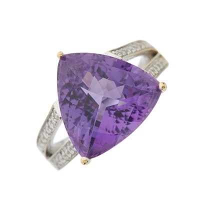 Lot 178 - An 18ct gold triangular-shape amethyst...