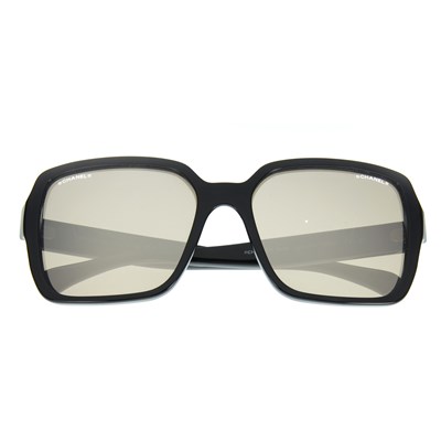 Lot 286 - Chanel, a pair of sunglasses, featuring square-...